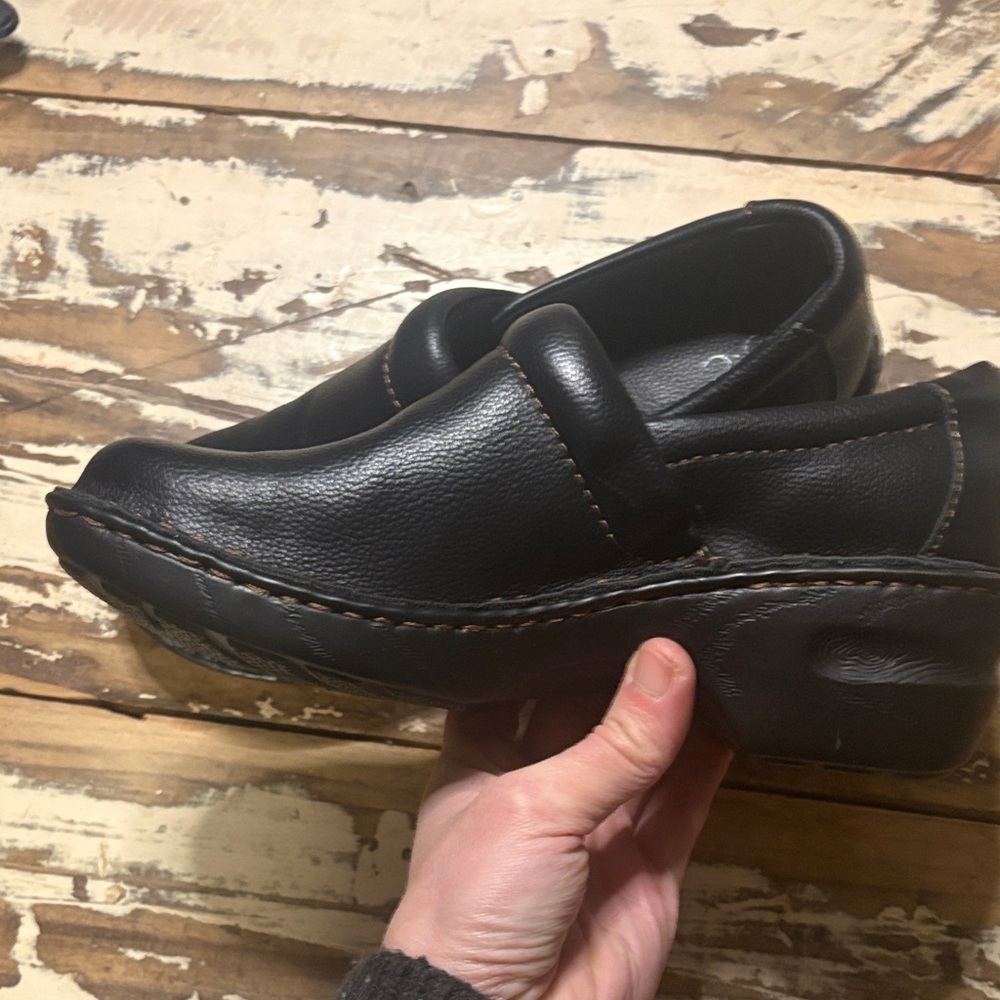b.o.c. Women's Black Leather Mules - Picture 8 of 9